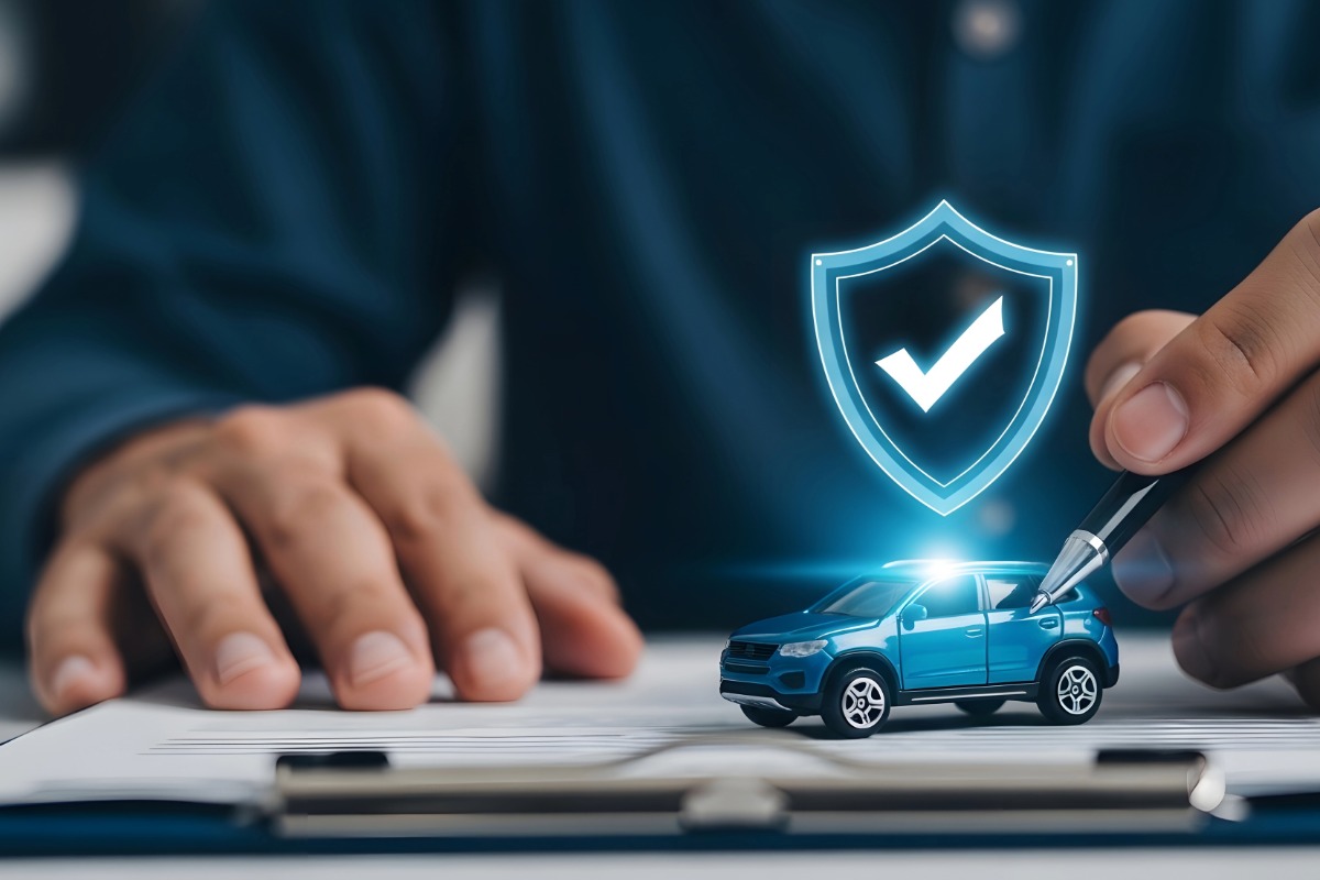 zu sehen ist eine Hand die unterschreibt und ein Auto Icon