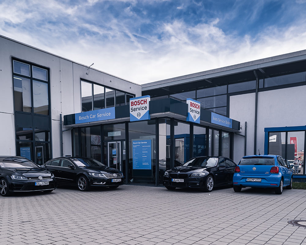 zu sehen ist der Eingang des Autohauses